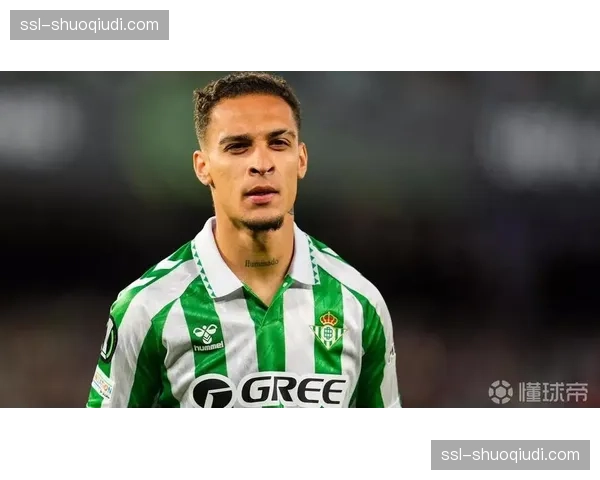 伤病、误解与重生：曼联边锋安东尼的艰难一季