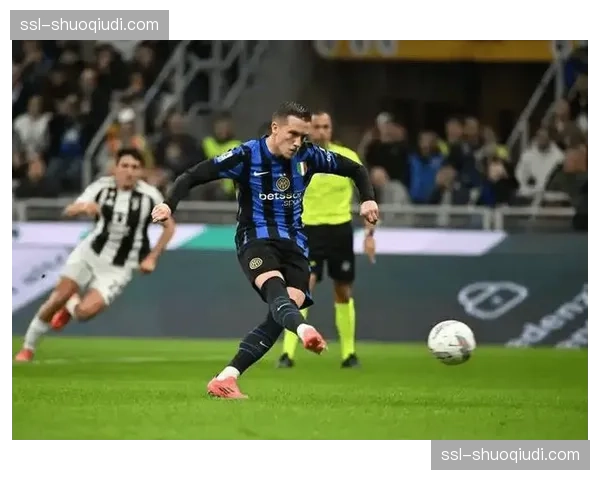 意甲焦点战：AC米兰2-1国际米兰，莱奥一条龙破门导演逆转