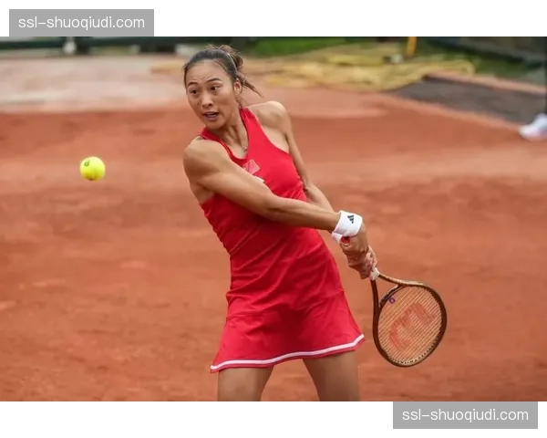 U23女子组比赛因选手集体抗议赛道安全问题一度中断